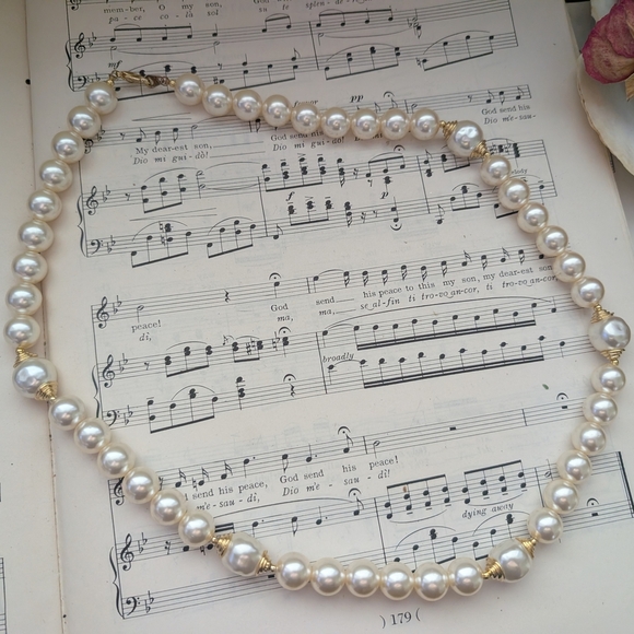Vintage Faux Pearl Necklace - Picture 2 of 16